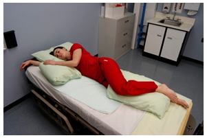 “lateral.jpg” by unknown author is licensed under CC BY 4.0. Access for free at https://opentextbc.ca/clinicalskills/chapter/3-4-positioning-a-patient-in-bed/ Image showing simulated patient in lateral position
